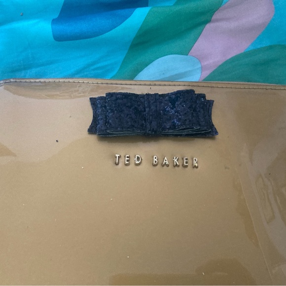Ted Baker Gold Vinyl Black Bow Tablet Sleeve Case, rare hard to find - Picture 3 of 6